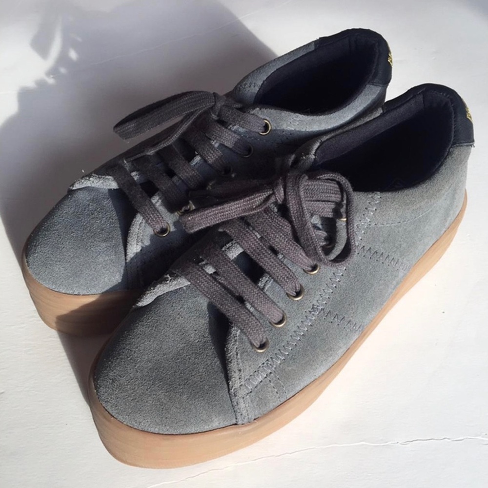 Suede platform sneaker